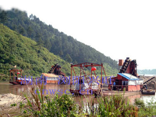 挖鐵砂、挖金兩用船