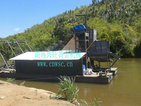 淘金設備廠家,淘金船定制,淘金船價格,湖南淘金船,瀏陽采金船,興旺挖金船,專業采沙船,洗砂機,鉆石開采